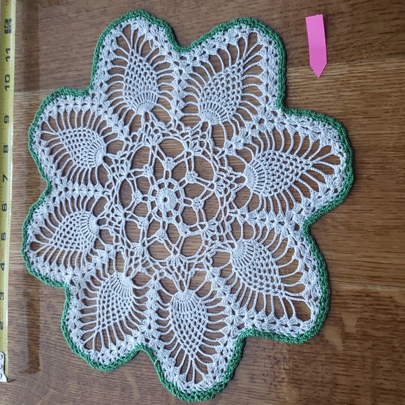 Handmade doili table decor 2 - Picture 2 of 3